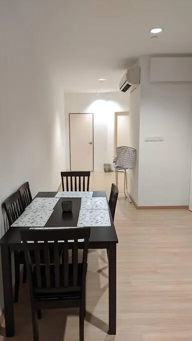 118: Cosy 2-Bedroom Condo With Seaview George Town