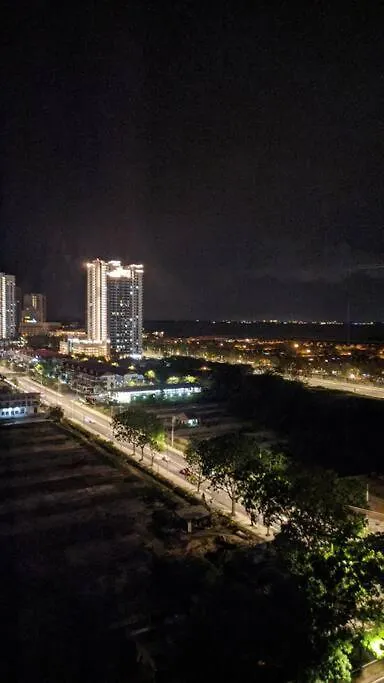 Lägenhet 118: Cosy 2-Bedroom Condo With Seaview George Town