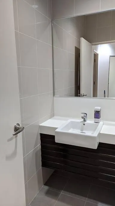 Lägenhet 118: Cosy 2-Bedroom Condo With Seaview George Town